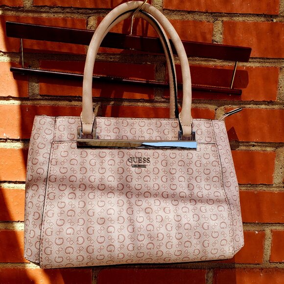 BNWT GUESS pink logos medium satchel - shoulder strap (OS) - Picture 1 of 10